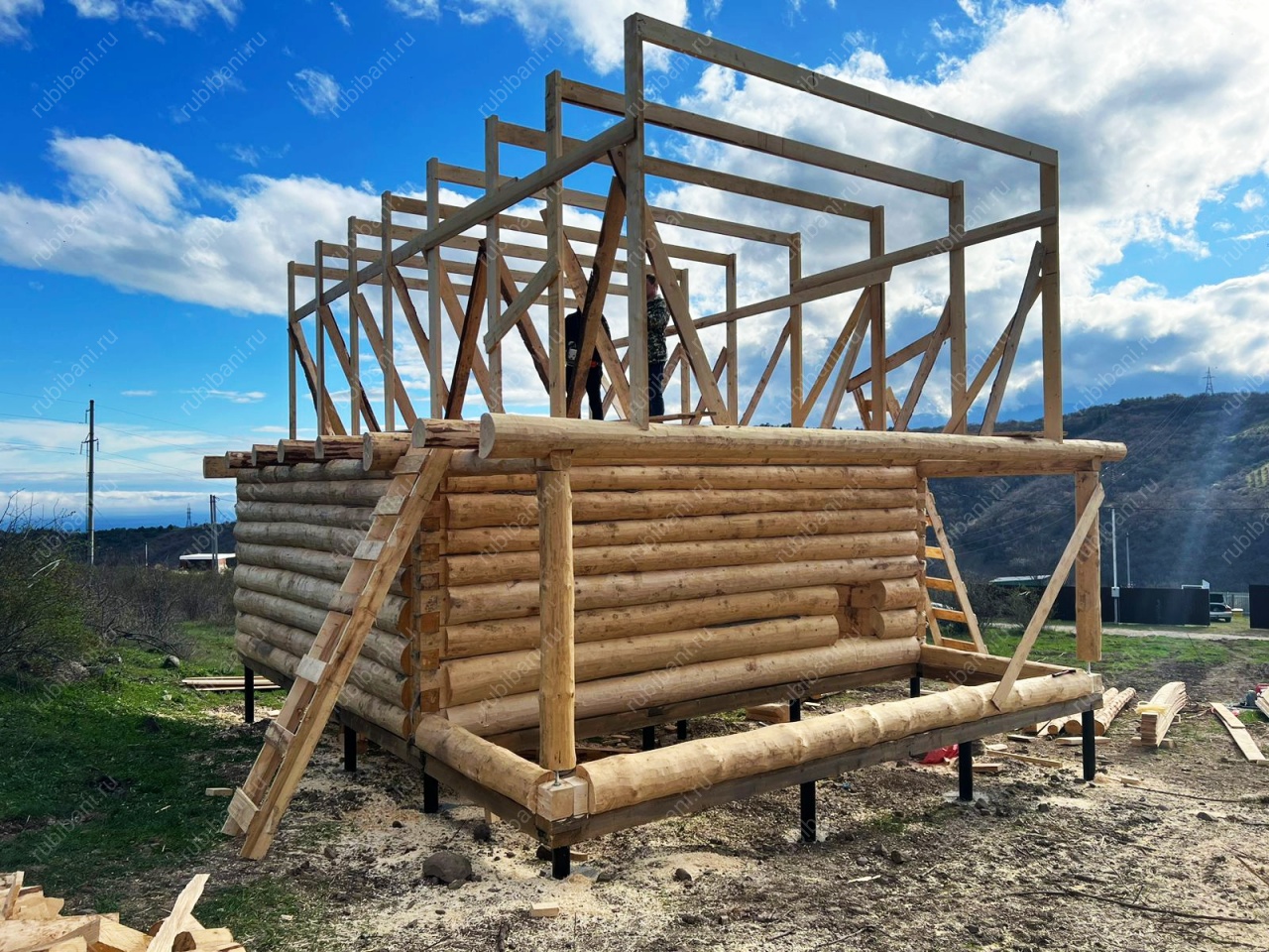 Сборка сруба 6х6 с мансардой. Крым, Алушта. — фото 1 Сборка сруба 6х6 с мансардой. Крым, Алушта. — фото 1
